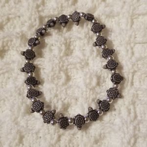 Stretch turtle bracelet